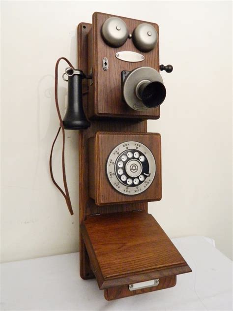 Telefono antiguo madera Continuara.org