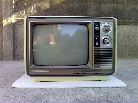 Televisor antigua color Continuara.org