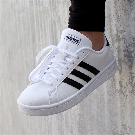 Tenis color blanco Continuara.org