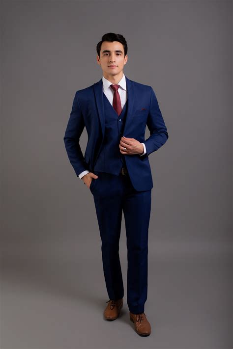 Traje azul Continuara.org