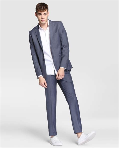 Traje chico gris Continuara.org