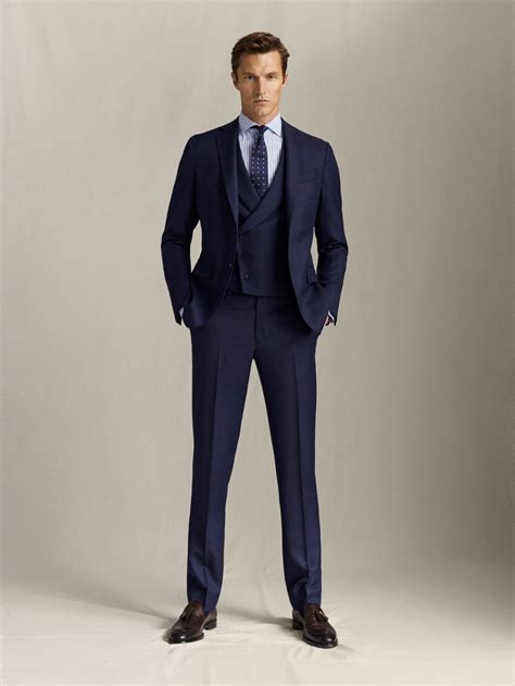 Traje color azul Continuara.org