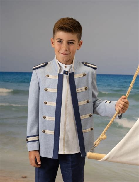 Traje estilo almirante Continuara.org