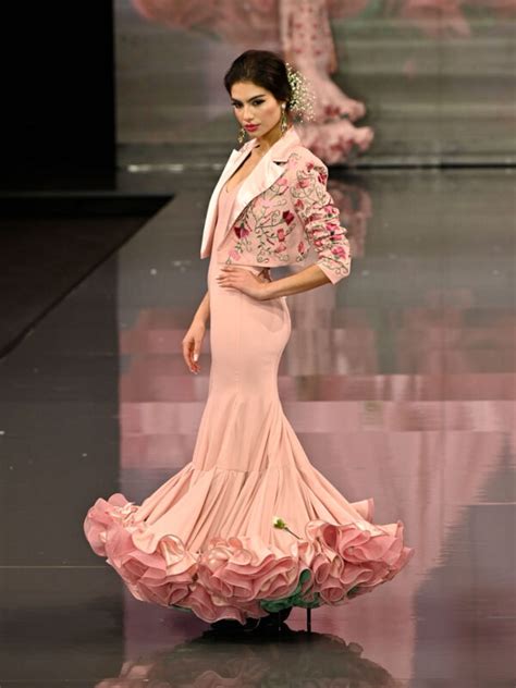 Traje flamenca rosa Continuara.org