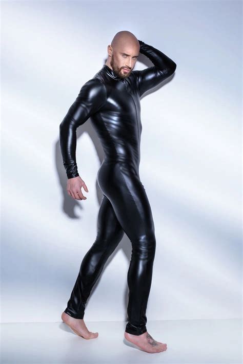 Traje latex Continuara.org