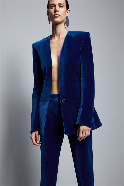 Traje terciopelo Continuara.org