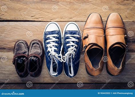 Tres pares zapatos Continuara.org