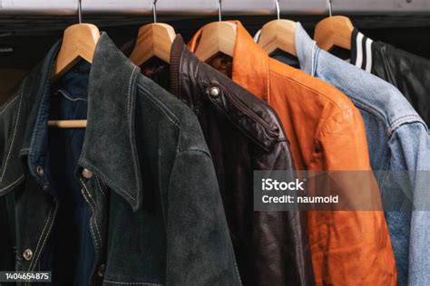 Varias chaquetas Continuara.org