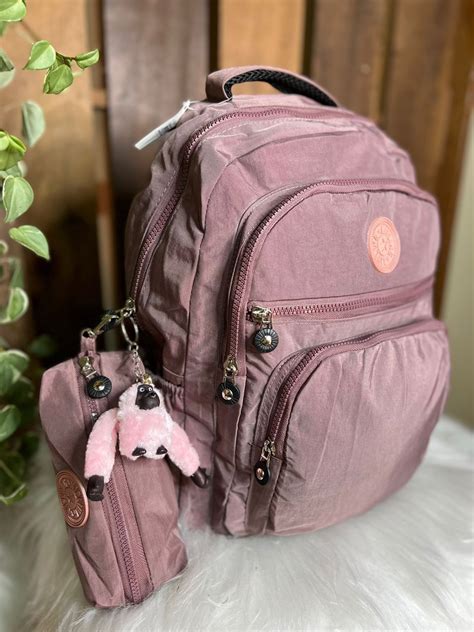 Varias mochilas bolsos Continuara.org