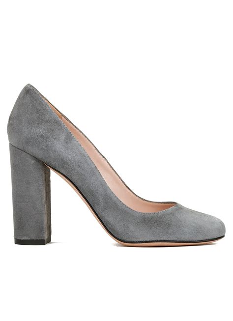 Zapato gris Continuara.org