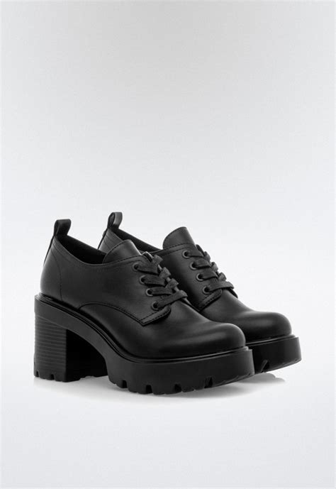 Zapato negro plataforma Continuara.org