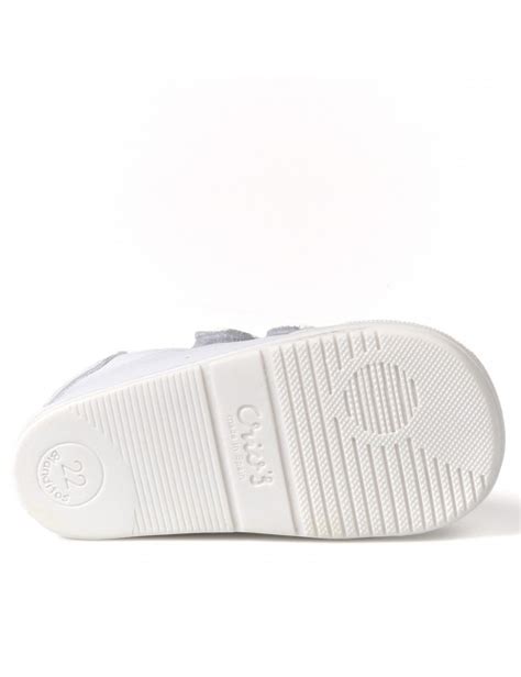Zapatos blancos blanditos Continuara.org