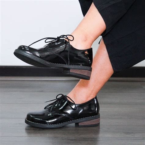 Zapatos charol negro Continuara.org