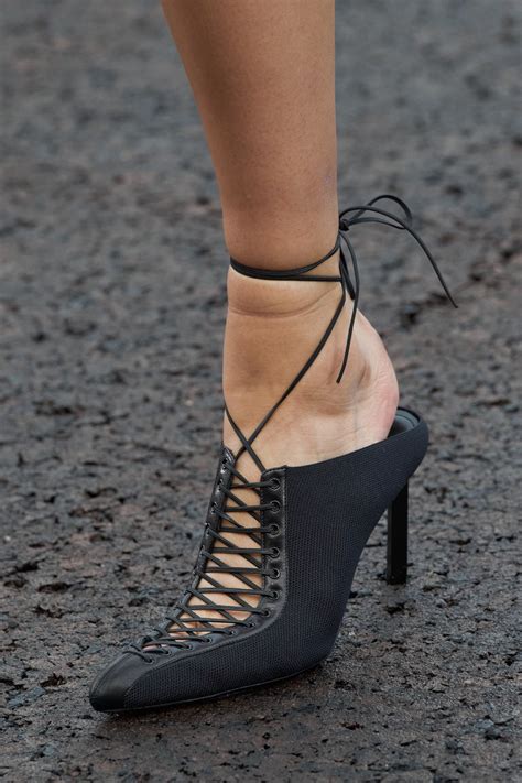 Zapatos destalonados Continuara.org