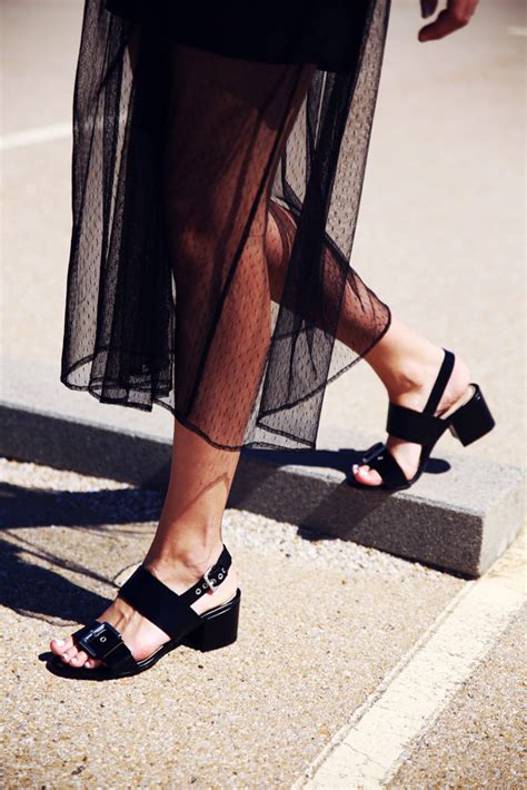 Zapatos negros verano Continuara.org