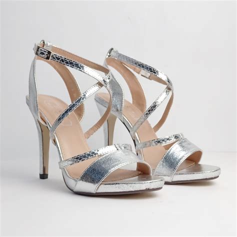Zapatos plata Continuara.org