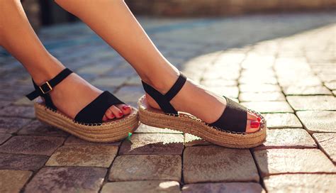Zapatos verano negro Continuara.org