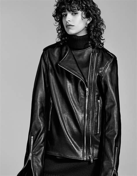 Zara woman Continuara.org